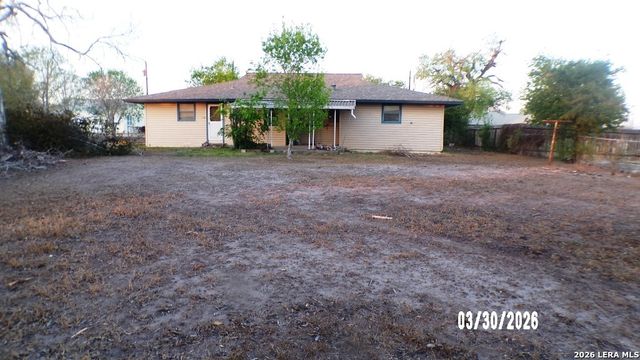 620 E Main, Karnes City, TX 78118
