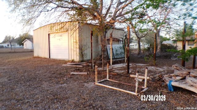 620 E Main, Karnes City, TX 78118