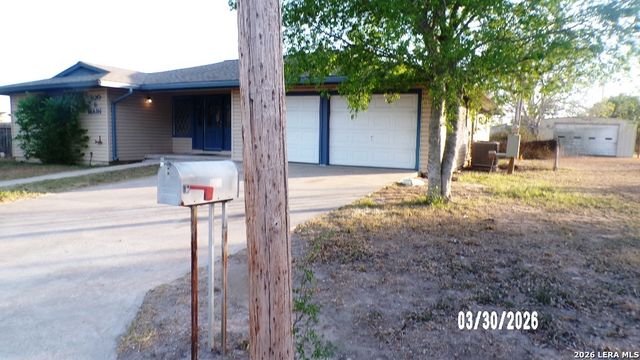 620 E Main, Karnes City, TX 78118