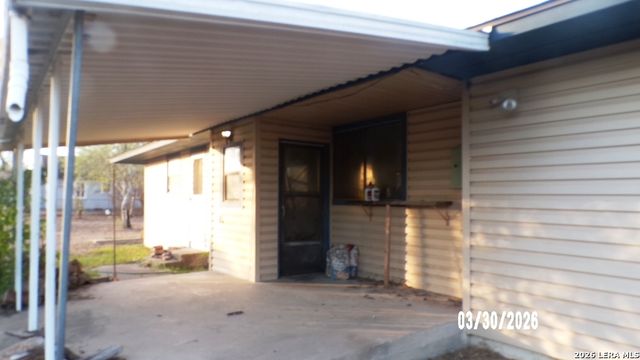 620 E Main, Karnes City, TX 78118