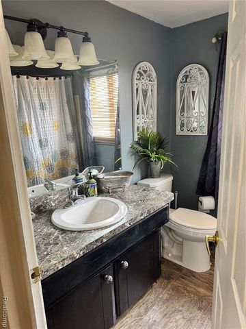 20270 Great Oaks Circle 252, Clinton Township, MI 48036