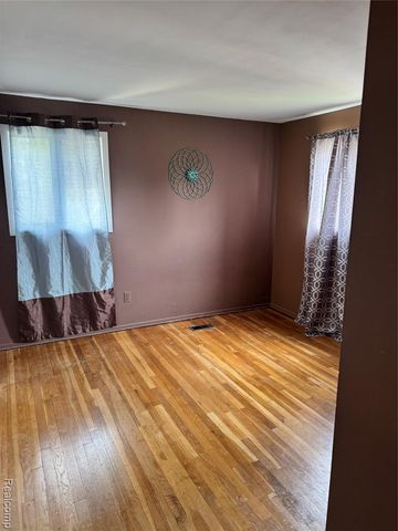 20270 Great Oaks Circle 252, Clinton Township, MI 48036