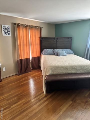 20270 Great Oaks Circle 252, Clinton Township, MI 48036