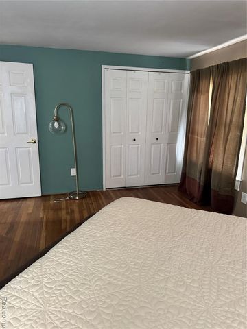 20270 Great Oaks Circle 252, Clinton Township, MI 48036
