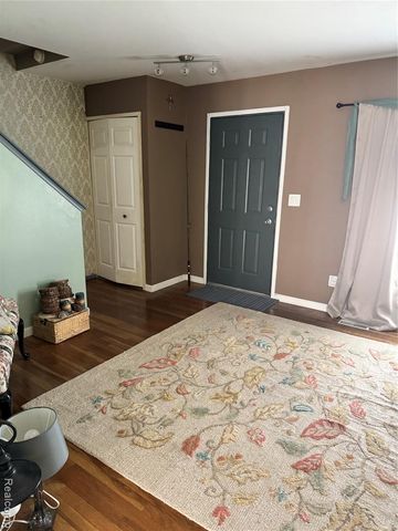 20270 Great Oaks Circle 252, Clinton Township, MI 48036