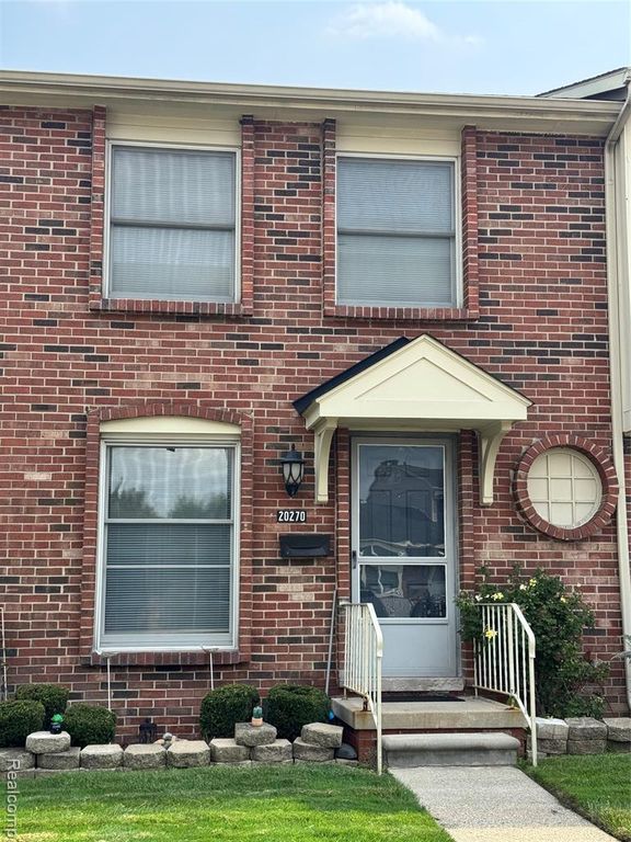 20270 Great Oaks Circle 252, Clinton Township, MI 48036