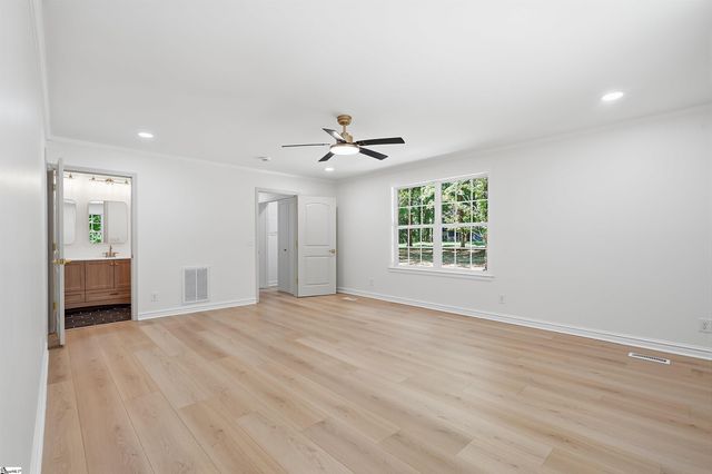 8 Overlook Court, Greenville, SC 29609