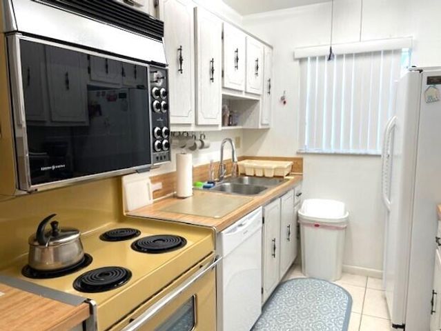 1350 High Point Way Way SE D, Delray Beach, FL 33445