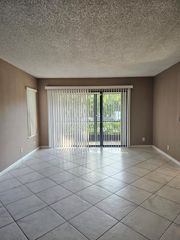 724 Sunny Pine Way H1, Greenacres, FL 33415