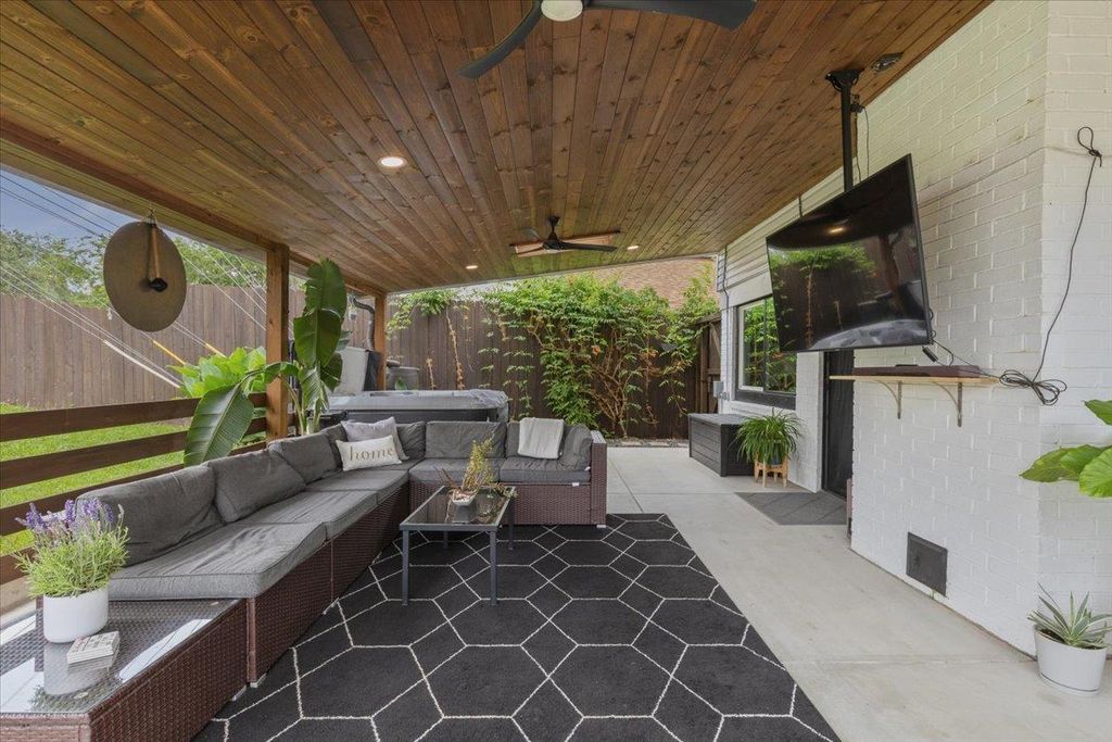 208 Skyloop DR, Austin, TX 78745
