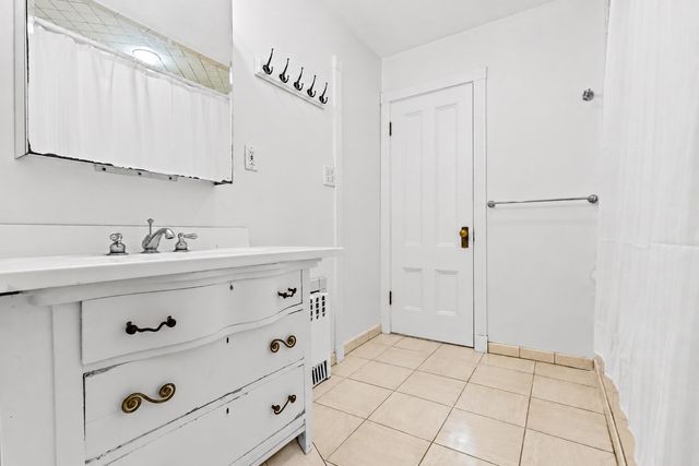 595 Watertown St 1, Newton, MA 02460