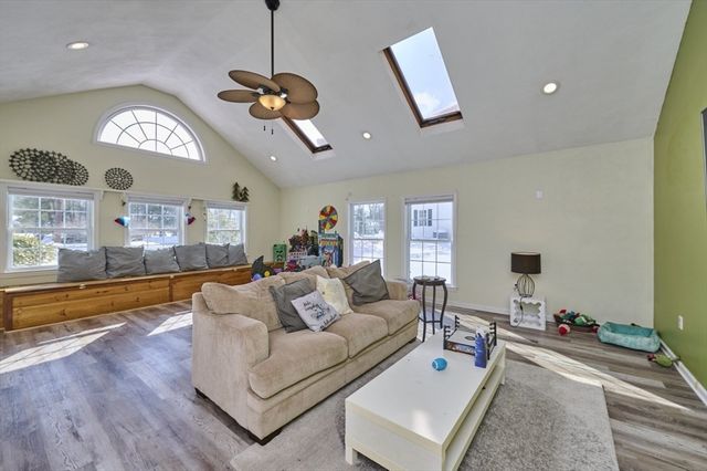 45 Main St, Chelmsford, MA 01863