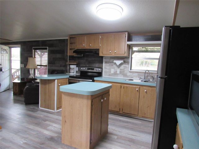 307 Spanish Oak Street, Somerville, TX 77879