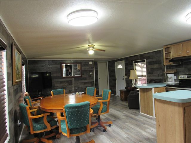 307 Spanish Oak Street, Somerville, TX 77879