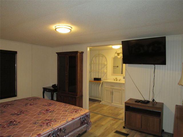 307 Spanish Oak Street, Somerville, TX 77879