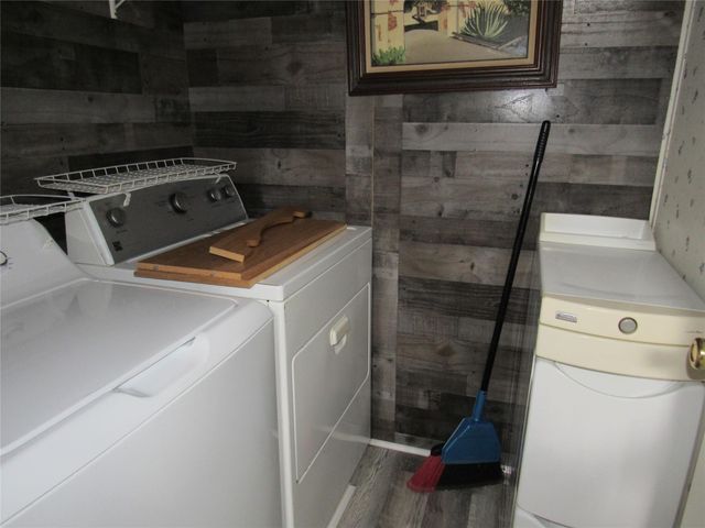 307 Spanish Oak Street, Somerville, TX 77879