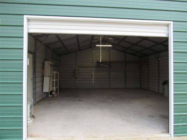 307 Spanish Oak Street, Somerville, TX 77879