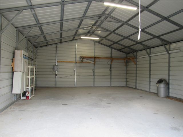 307 Spanish Oak Street, Somerville, TX 77879