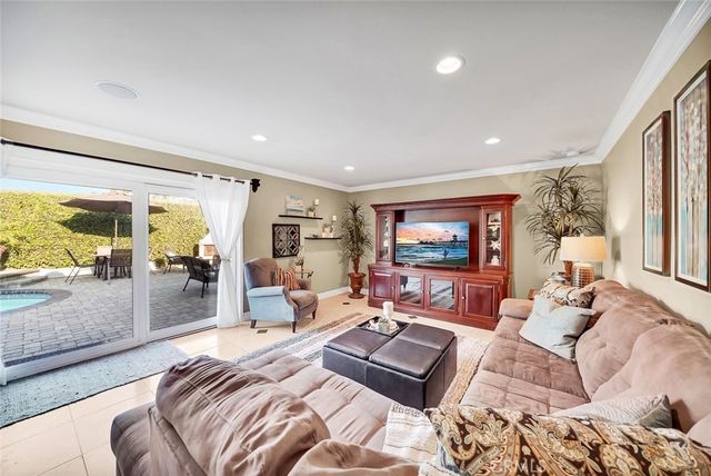 21382 Lemontree, Huntington Beach, CA 92646