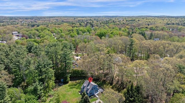 65 Center St, Groveland, MA 01834