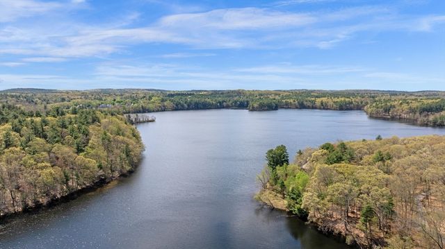 65 Center St, Groveland, MA 01834