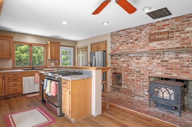 65 Center St, Groveland, MA 01834