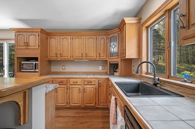 65 Center St, Groveland, MA 01834