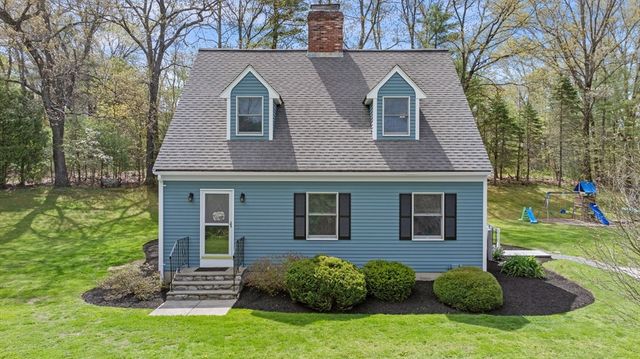 65 Center St, Groveland, MA 01834