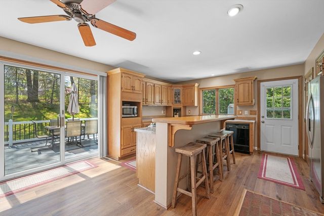 65 Center St, Groveland, MA 01834