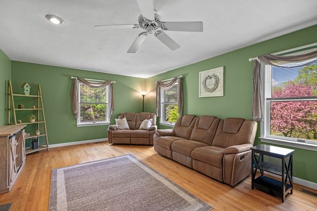 65 Center St, Groveland, MA 01834