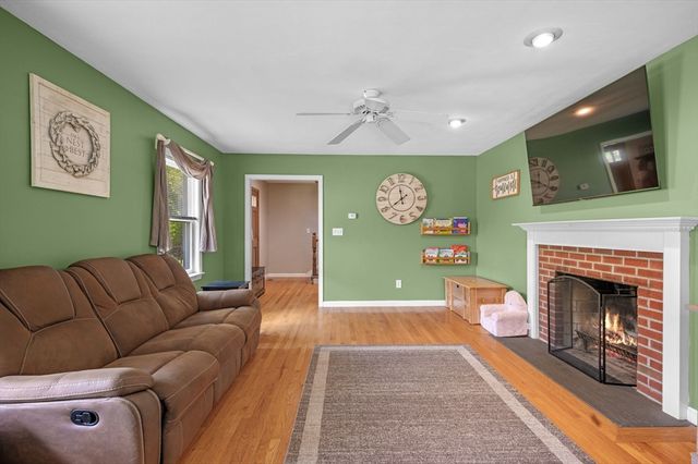 65 Center St, Groveland, MA 01834