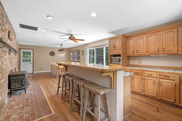 65 Center St, Groveland, MA 01834