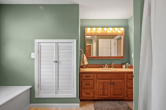 65 Center St, Groveland, MA 01834
