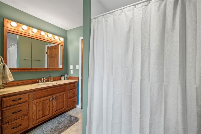 65 Center St, Groveland, MA 01834