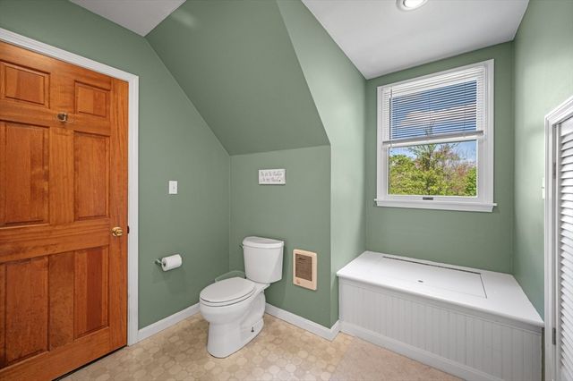 65 Center St, Groveland, MA 01834