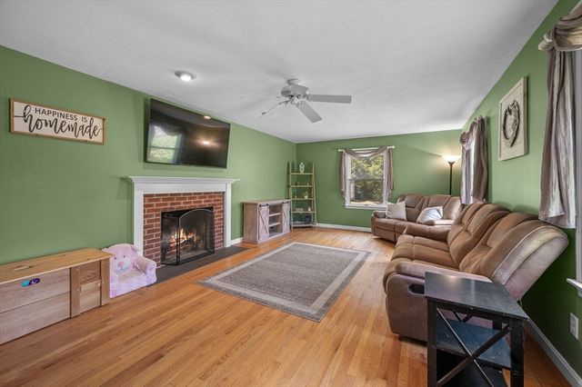 65 Center St, Groveland, MA 01834