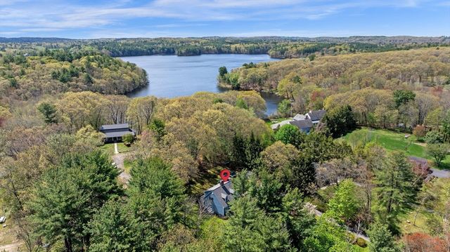 65 Center St, Groveland, MA 01834