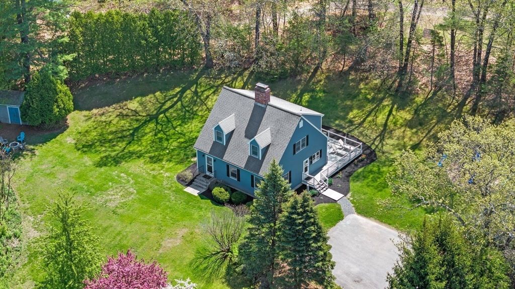 65 Center St, Groveland, MA 01834