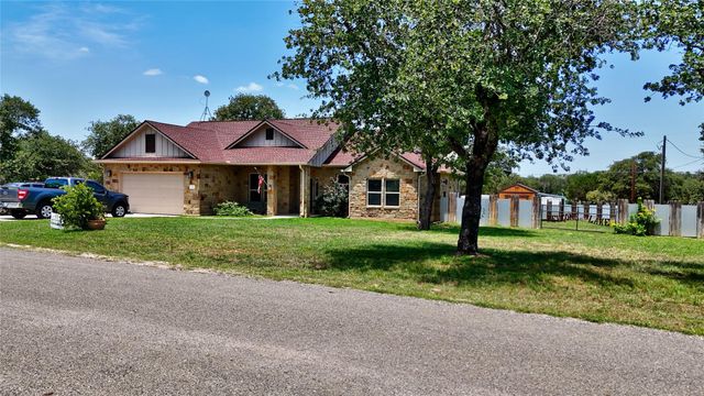 710 Panorama DR, Buchanan Dam, TX 78609