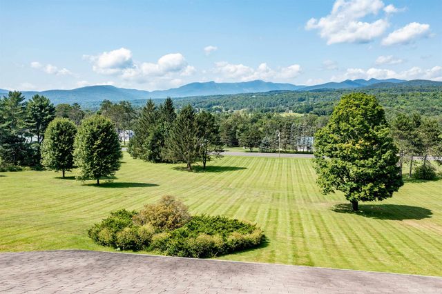 24 Snowdrift Ln Apt A3, Stowe, VT 05672