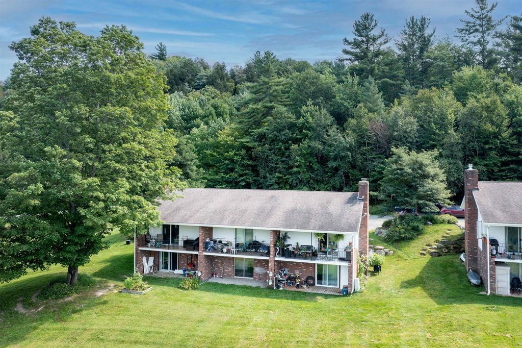24 Snowdrift Ln Apt A3, Stowe, VT 05672