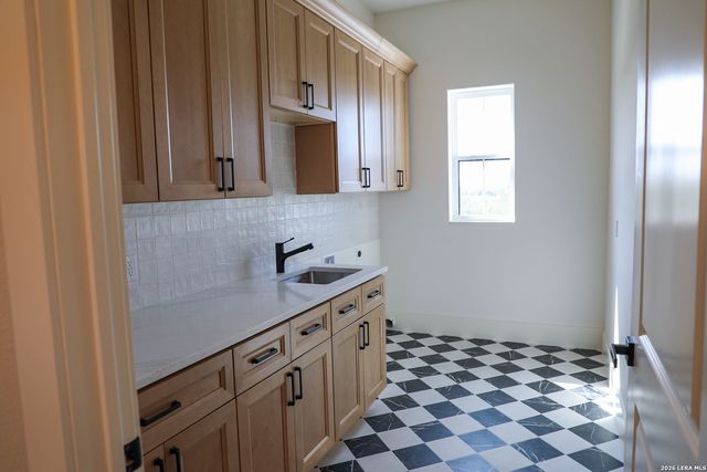 977 PINTO CYN, Bandera, TX 78003