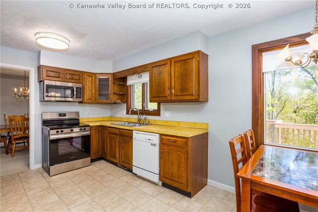 1377 Nottingham Road, Charleston, WV 25314