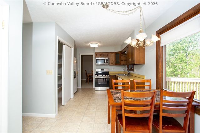 1377 Nottingham Road, Charleston, WV 25314