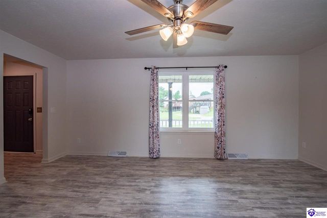 102 Kristen Court, Radcliff, KY 40160