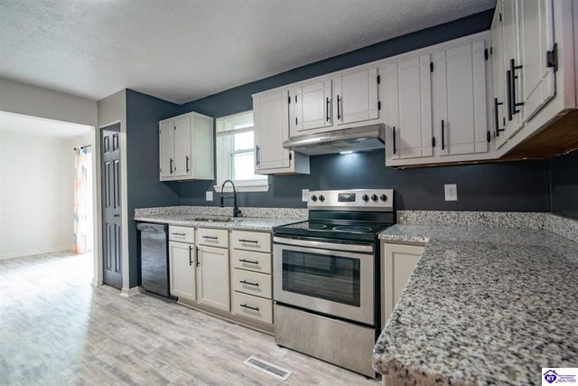 102 Kristen Court, Radcliff, KY 40160