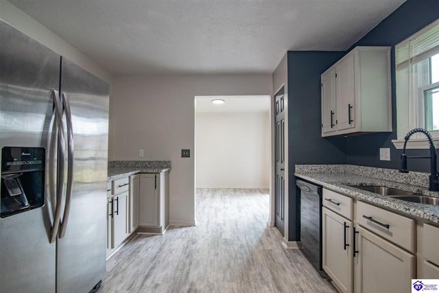 102 Kristen Court, Radcliff, KY 40160