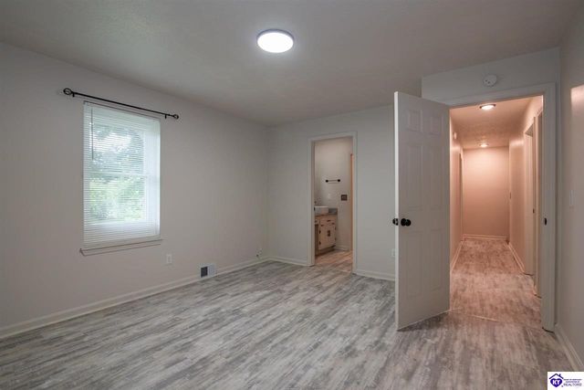 102 Kristen Court, Radcliff, KY 40160
