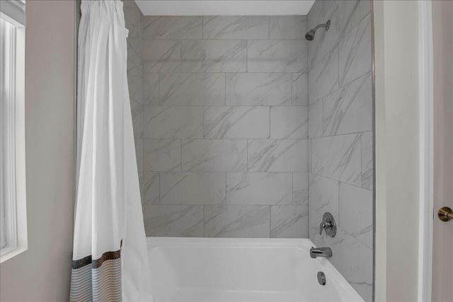 2165 Wiltshire Drive, Ypsilanti, MI 48198