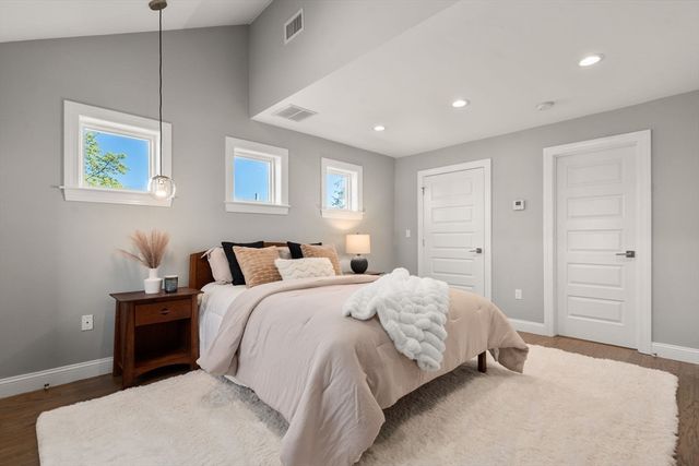 1935 Commonwealth Ave 1935, Newton, MA 02466